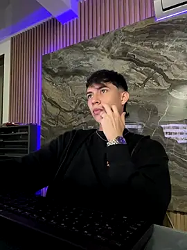 RyanGosslling  online show from December 1, 11:59 am