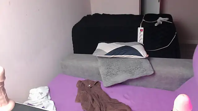 Snapshot of SOFIASWEETSECRETT chatting on May 9, 5:01 am SOFIASWEETSECRETT online show from May 9, 5:01 am