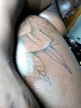 Snapshot of Hugemassivebootie chatting on September 24, 7:01 am Hugemassivebootie online show from September 24, 7:01 am