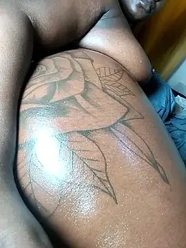 Snapshot of Hugemassivebootie chatting on October 5, 8:12 am Hugemassivebootie online show from October 5, 8:12 am