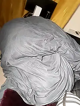 Snapshot of Hugemassivebootie chatting on October 20, 9:59 pm Hugemassivebootie online show from October 20, 9:59 pm