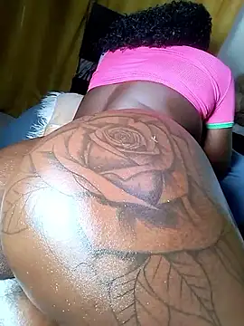 Snapshot of Hugemassivebootie chatting on November 27, 8:00 pm Hugemassivebootie online show from November 27, 8:00 pm