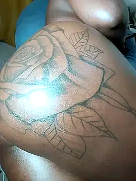 Snapshot of Hugemassivebootie chatting on November 30, 5:22 am Hugemassivebootie online show from November 30, 5:22 am