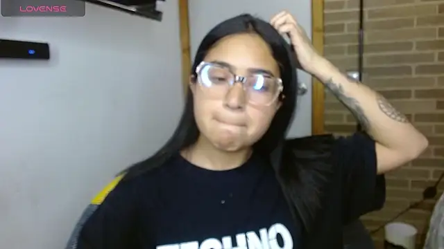 Snapshot of helenacyruss chatting on November 3, 11:59 pm helenacyruss online show from November 3, 11:59 pm