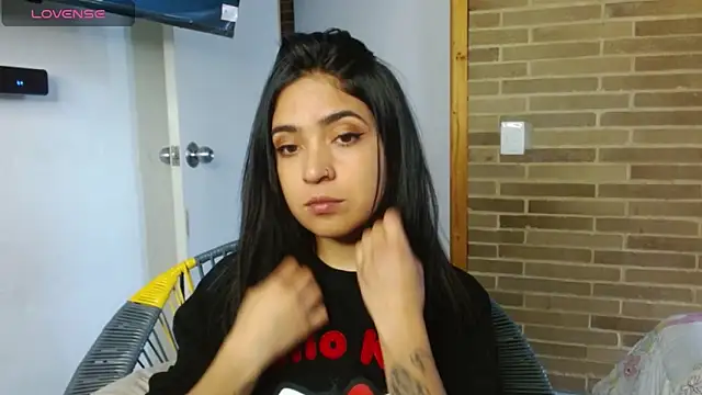 Snapshot of helenacyruss chatting on November 14, 6:50 pm helenacyruss online show from November 14, 6:50 pm