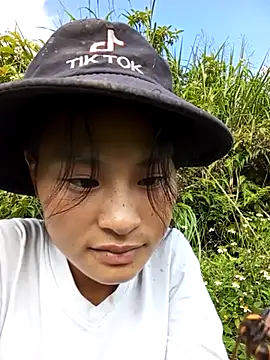 Snapshot of trieungoclnt chatting on October 8, 8:34 am trieungoclnt online show from October 8, 8:34 am