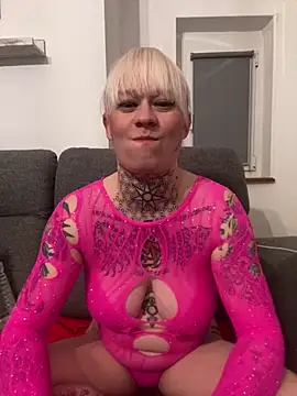 Snapshot of poussichienne chatting on January 7, 8:31 pm poussichienne online show from January 7, 8:31 pm