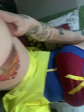 Snapshot of poussichienne chatting on January 23, 2:28 pm poussichienne online show from January 23, 2:28 pm