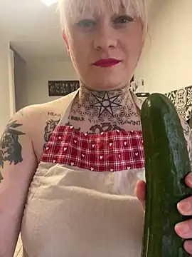 Snapshot of poussichienne chatting on February 13, 2:31 pm poussichienne online show from February 13, 2:31 pm