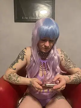 Snapshot of poussichienne chatting on February 20, 1:51 pm poussichienne online show from February 20, 1:51 pm