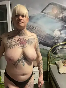 Snapshot of poussichienne chatting on February 25, 2:33 pm poussichienne online show from February 25, 2:33 pm