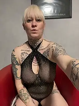 Snapshot of poussichienne chatting on February 27, 4:53 pm poussichienne online show from February 27, 4:53 pm