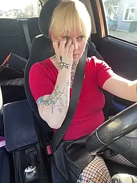 Snapshot of poussichienne chatting on March 4, 2:53 pm poussichienne online show from March 4, 2:53 pm