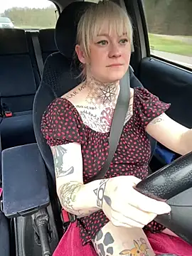 Snapshot of poussichienne chatting on March 21, 4:07 pm poussichienne online show from March 21, 4:07 pm