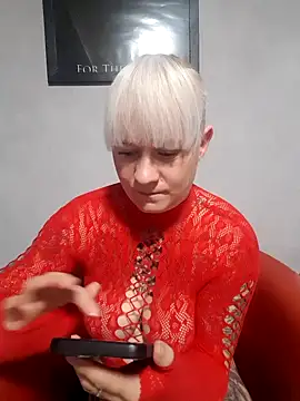 Snapshot of poussichienne chatting on September 12, 7:41 am poussichienne online show from September 12, 7:41 am