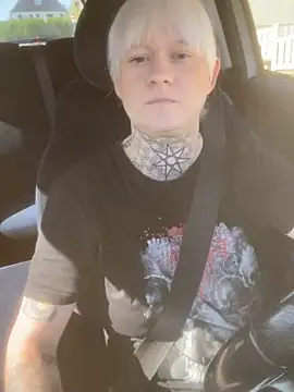 Snapshot of poussichienne chatting on October 11, 10:47 am poussichienne online show from October 11, 10:47 am