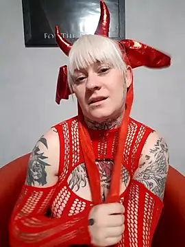 Snapshot of poussichienne chatting on October 30, 4:41 pm poussichienne online show from October 30, 4:41 pm