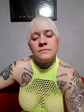 Snapshot of poussichienne chatting on November 3, 4:52 pm poussichienne online show from November 3, 4:52 pm