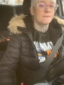 Snapshot of poussichienne chatting on November 28, 10:29 am poussichienne online show from November 28, 10:29 am