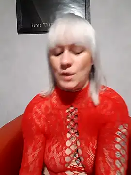 Snapshot of poussichienne chatting on December 14, 4:34 pm poussichienne online show from December 14, 4:34 pm