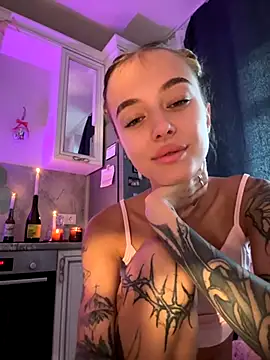 Snapshot of enjoy_my_beauty chatting on September 22, 6:04 am enjoy my beauty online show from September 22, 6:04 am
