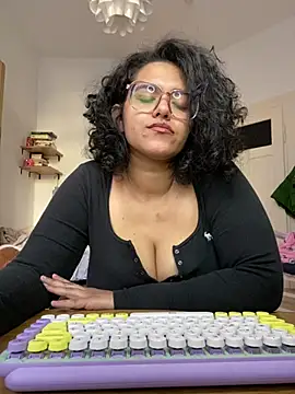 Snapshot of Curvydesifromgermany chatting on March 6, 3:24 pm Curvydesifromgermany online show from March 6, 3:24 pm