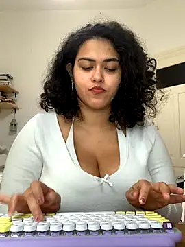 Snapshot of Curvydesifromgermany chatting on September 11, 12:16 pm Curvydesifromgermany online show from September 11, 12:16 pm