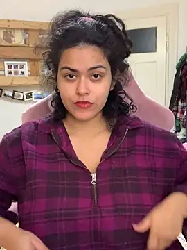 Snapshot of Curvydesifromgermany chatting on November 6, 1:23 pm Curvydesifromgermany online show from November 6, 1:23 pm