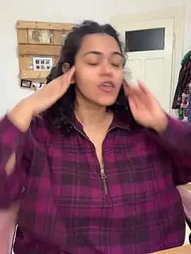 Snapshot of Curvydesifromgermany chatting on November 7, 1:00 pm Curvydesifromgermany online show from November 7, 1:00 pm