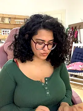 Snapshot of Curvydesifromgermany chatting on November 11, 2:39 pm Curvydesifromgermany online show from November 11, 2:39 pm