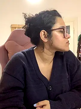 Snapshot of Curvydesifromgermany chatting on November 19, 3:23 pm Curvydesifromgermany online show from November 19, 3:23 pm