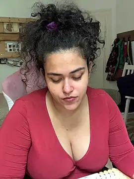 Curvydesifromgermany online show from June 10, 1:10 pm