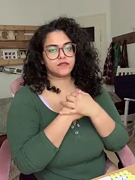 Curvydesifromgermany online show from June 15, 12:40 pm