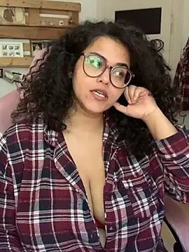 Curvydesifromgermany online show from July 21, 2:08 pm