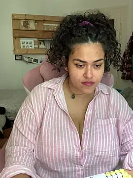 Curvydesifromgermany online show from July 22, 1:03 pm