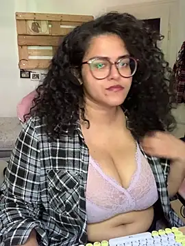 Curvydesifromgermany online show from July 29, 1:53 pm