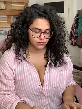 Curvydesifromgermany online show from August 4, 9:34 am