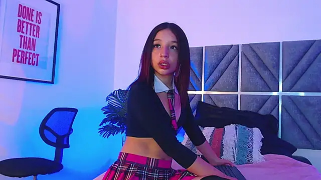 Snapshot of Laura_Dicardy chatting on November 19, 7:25 pm Laura Dicardy online show from November 19, 7:25 pm