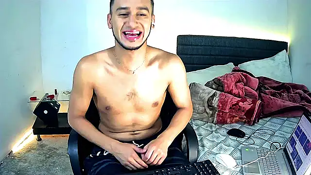 Snapshot of Kevin_Torres chatting on November 28, 10:29 am Kevin Torres online show from November 28, 10:29 am