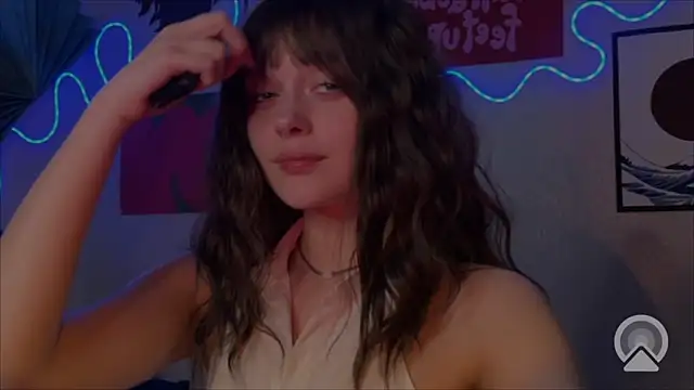 Snapshot of Emilia0_0_7 chatting on March 7, 8:39 pm Emilia0 0 7 online show from March 7, 8:39 pm