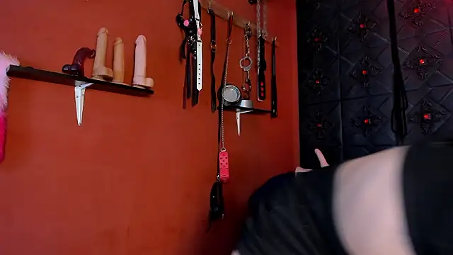 annavi  online show from March 6, 7:10 pm