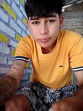 Snapshot of Lukas_strong chatting on October 4, 4:27 pm Lukas strong online show from October 4, 4:27 pm