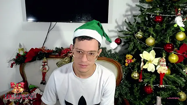 Snapshot of basic_Instinct chatting on December 18, 8:20 am basic Instinct online show from December 18, 8:20 am