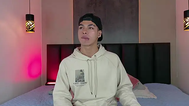 Snapshot of Ken-boy_ chatting on February 22, 3:01 am Ken-boy online show from February 22, 3:01 am