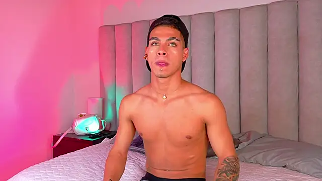 Snapshot of Ken-boy_ chatting on February 27, 3:36 am Ken-boy online show from February 27, 3:36 am