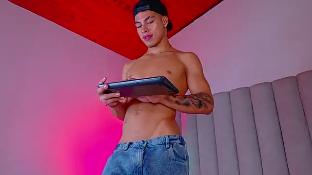 Snapshot of Ken-boy_ chatting on February 27, 9:43 am Ken-boy online show from February 27, 9:43 am