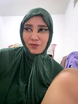 Snapshot of hannahayat chatting on December 1, 10:37 pm hannahayat online show from December 1, 10:37 pm