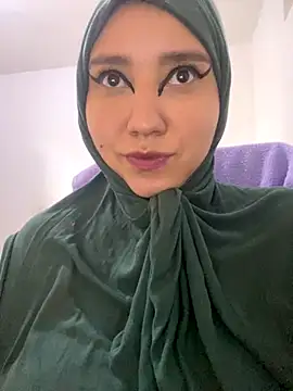 Snapshot of hannahayat chatting on December 15, 3:27 pm hannahayat online show from December 15, 3:27 pm