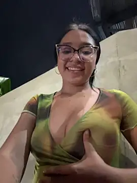 Snapshot of -VICKKY chatting on February 10, 1:03 am -VICKKY online show from February 10, 1:03 am