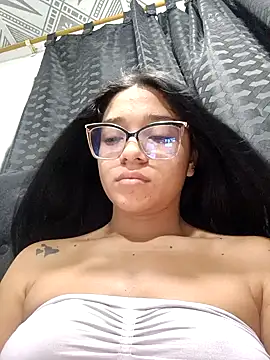 Snapshot of -VICKKY chatting on February 20, 1:40 pm -VICKKY online show from February 20, 1:40 pm
